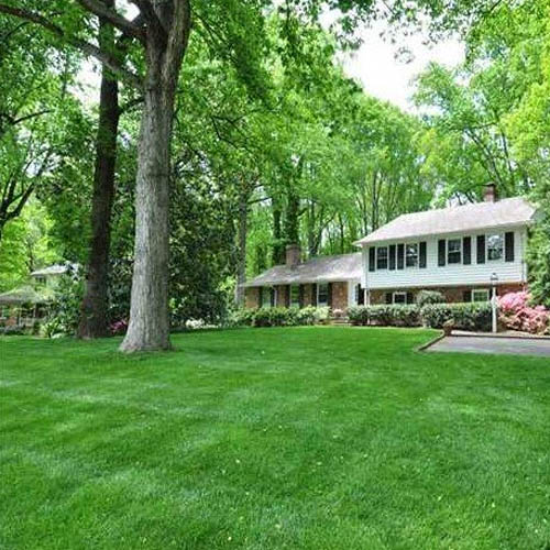 A house with a lawn and trees

AI-generated content may be incorrect.